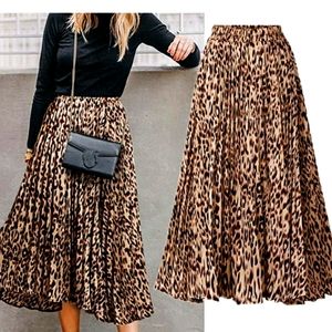 Leopard printed skirt Small